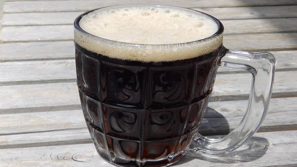 Root beer in a glass mug